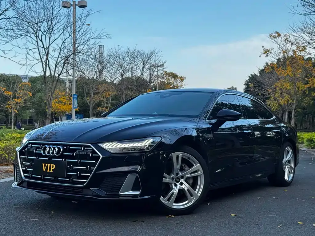 Audi A7L — фото 1