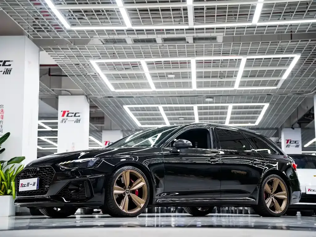 Audi RS 4 — фото 4