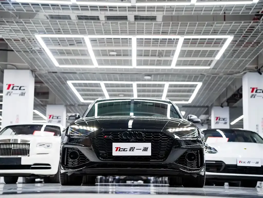 Audi RS 4 — фото 5