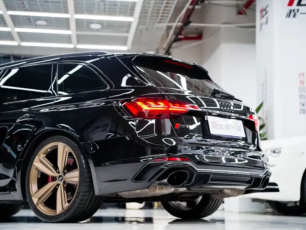 Audi RS 4 — фото 6