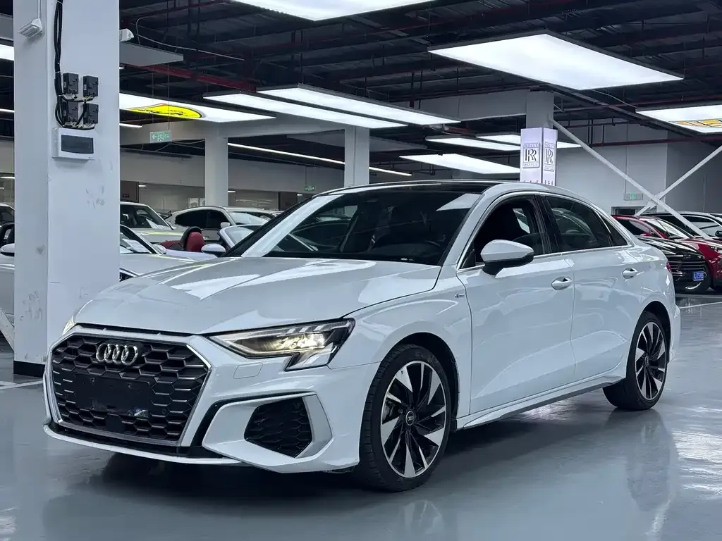 Audi A3 — фото 1