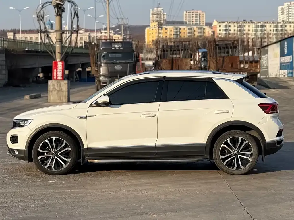 Volkswagen T-Roc — фото 3