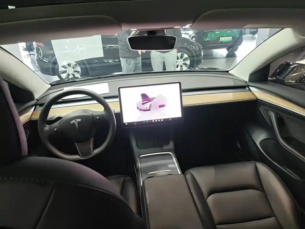 Tesla Model 3 — фото 2