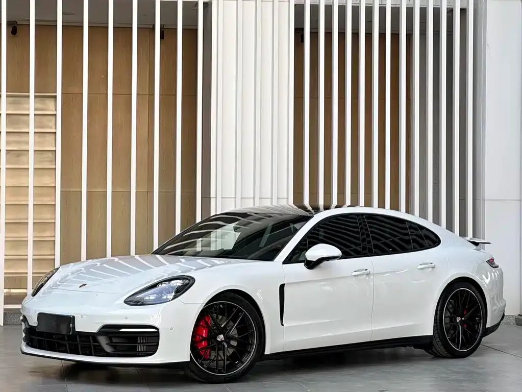 Porsche Panamera — фото 1