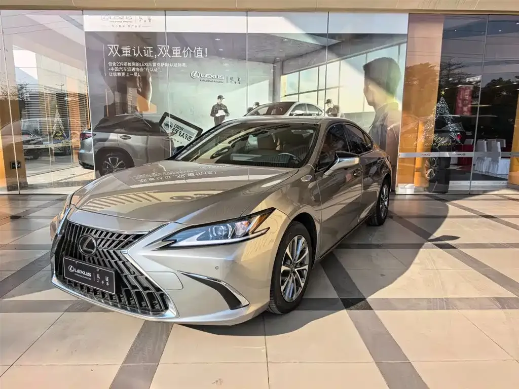 Lexus ES — фото 1