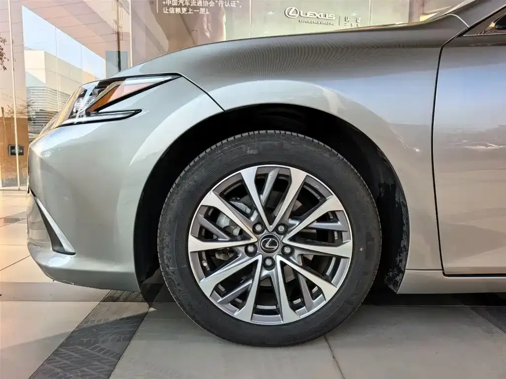 Lexus ES — фото 9