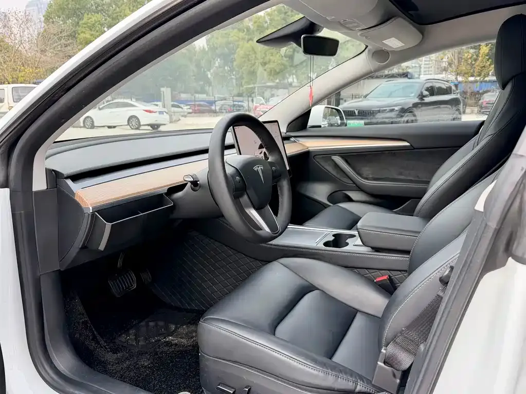Tesla Model 3 — фото 8