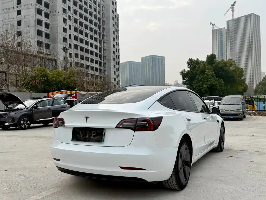 Tesla Model 3 — фото 10