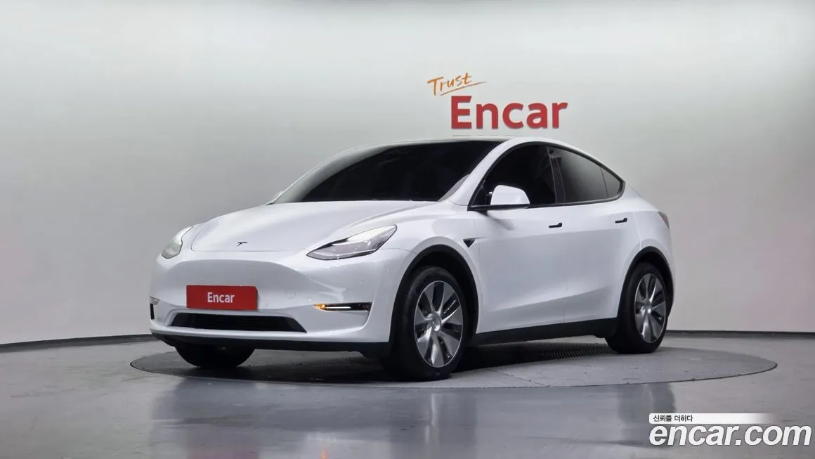 Tesla Model Y — фото 1
