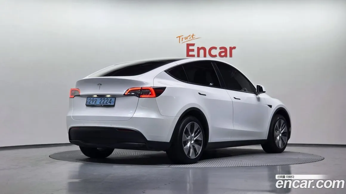 Tesla Model Y — фото 2