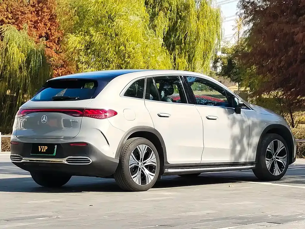 Mercedes-Benz EQE SUV — фото 8