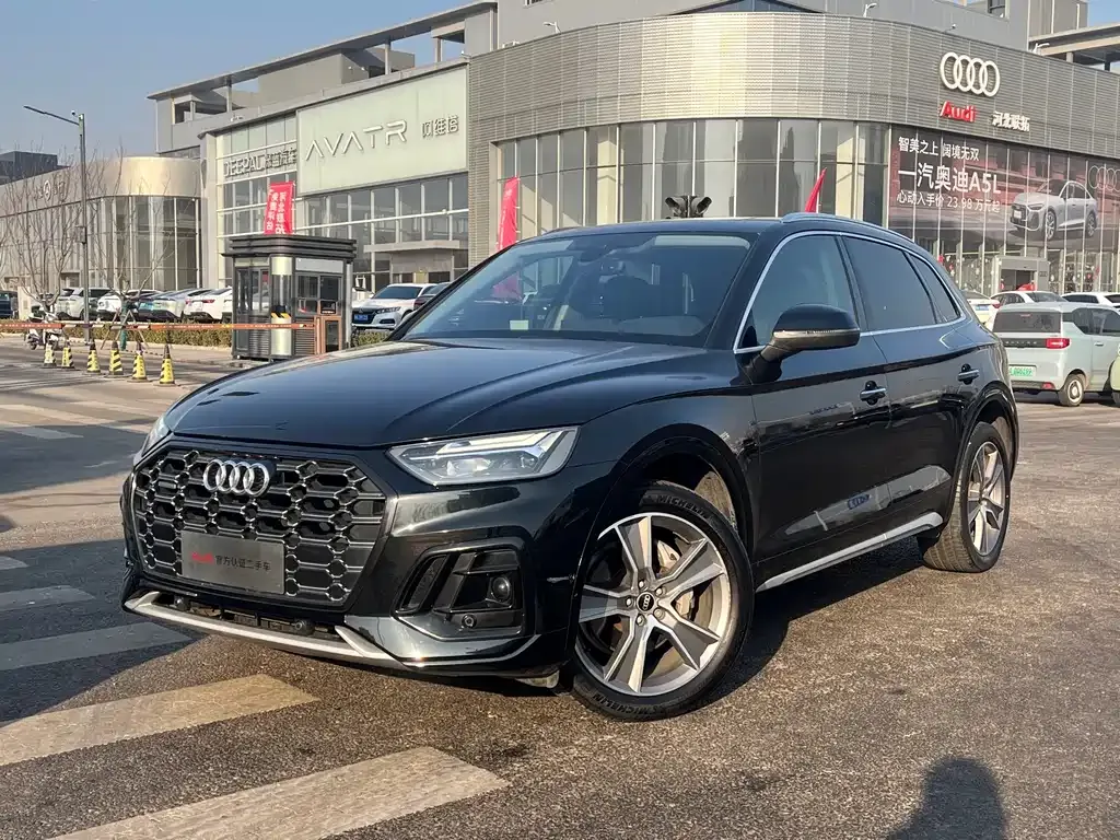 Audi Q5L — фото 1