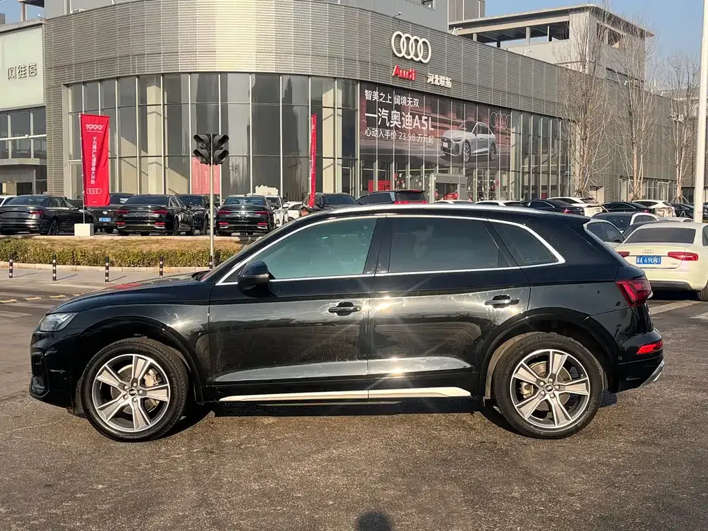 Audi Q5L — фото 10