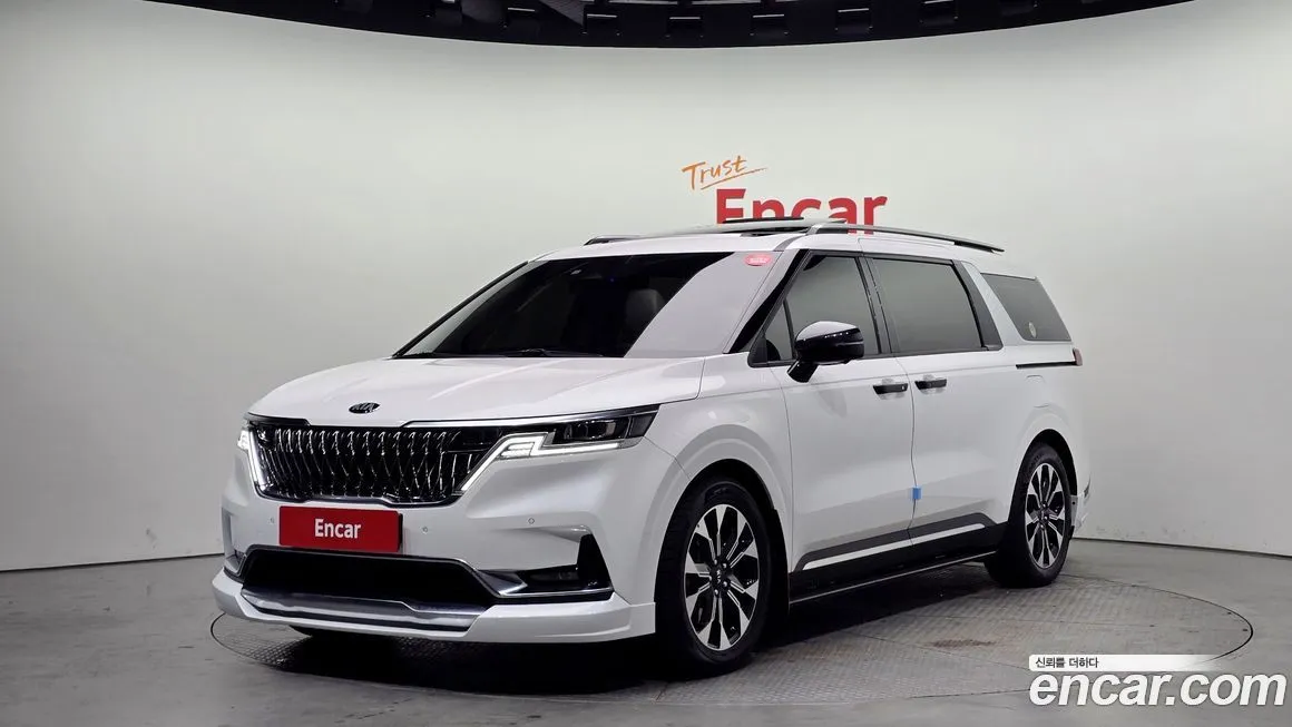 Kia Carnival — фото 1