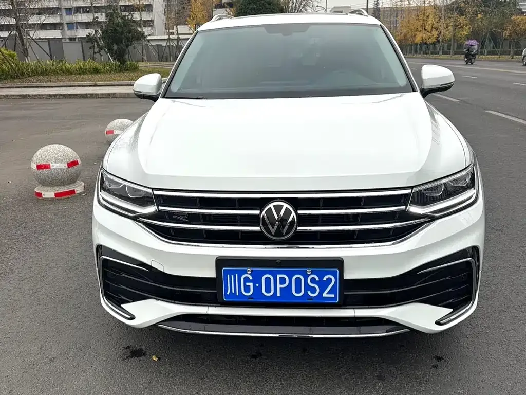 Volkswagen Tiguan L — фото 9