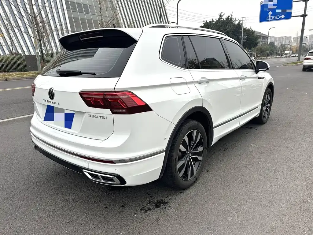 Volkswagen Tiguan L — фото 8