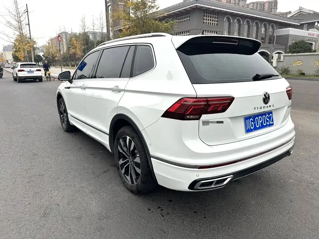 Volkswagen Tiguan L — фото 6