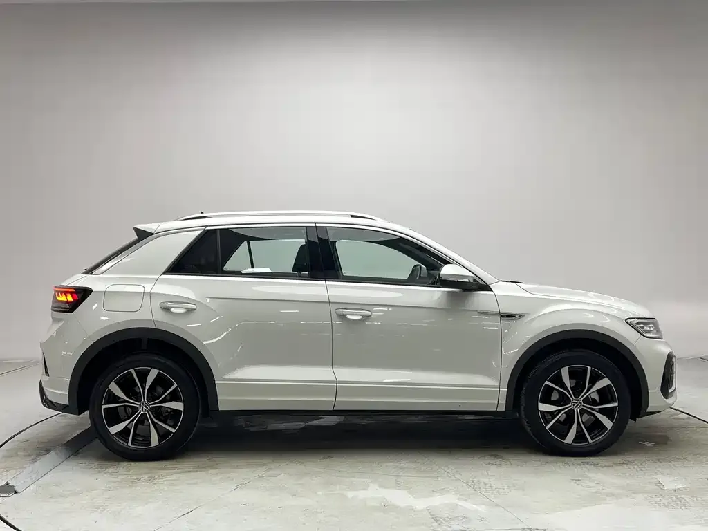 Volkswagen T-Roc — фото 8