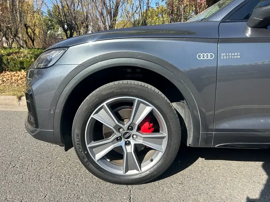 Audi Q5L — фото 4