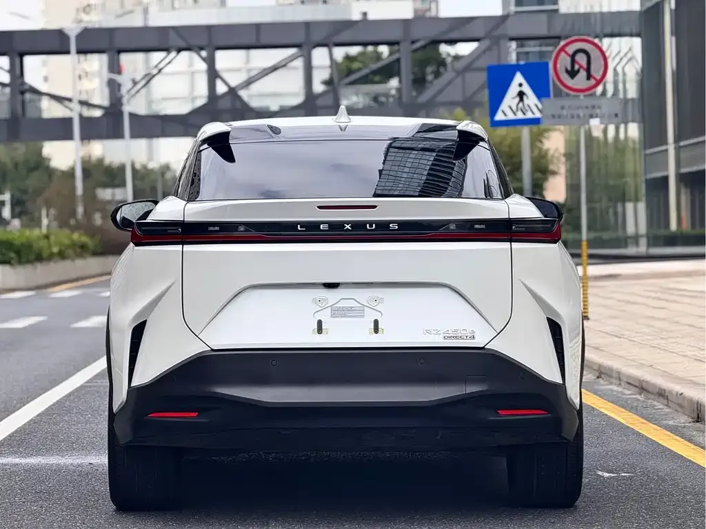 Lexus RZ — фото 8