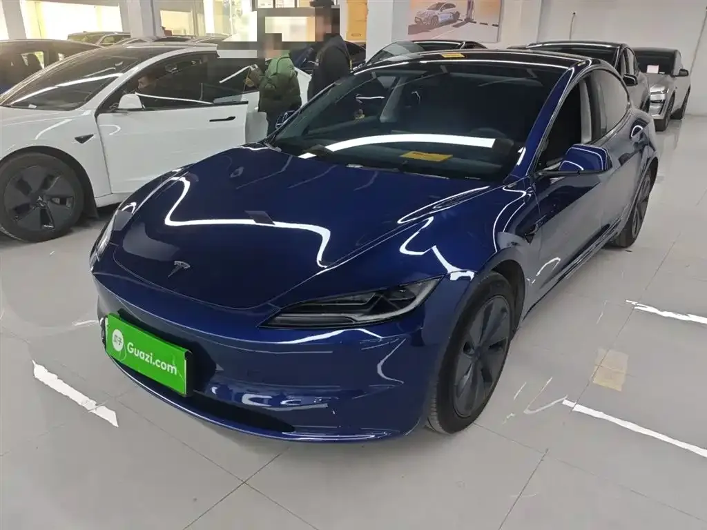 Tesla Model 3 — фото 1