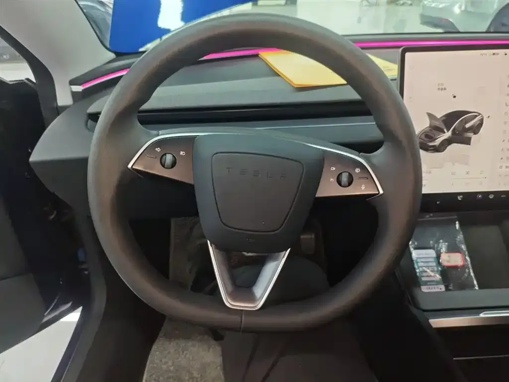 Tesla Model 3 — фото 4