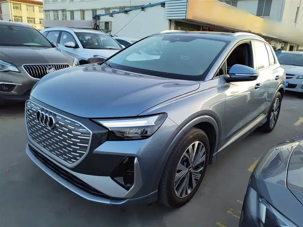 Audi Q4 e-tron — фото 2