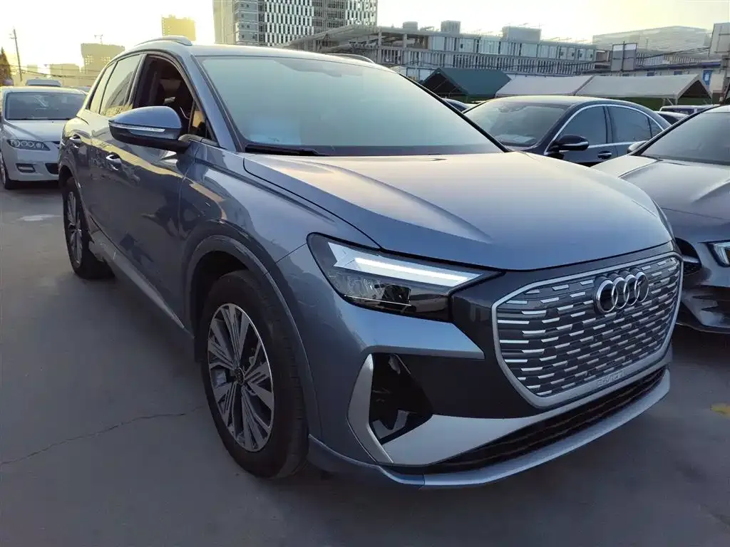 Audi Q4 e-tron — фото 4