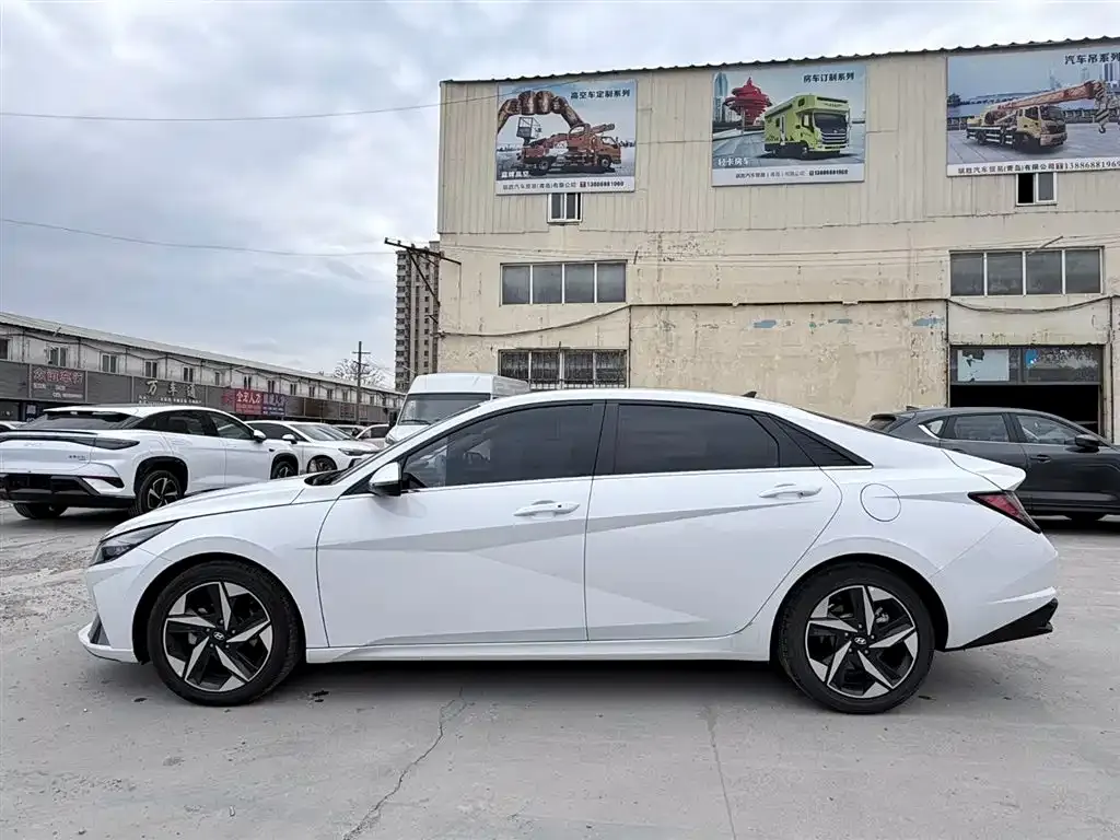 Hyundai Elantra — фото 8