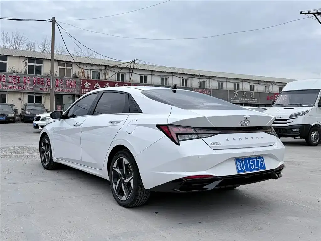 Hyundai Elantra — фото 2