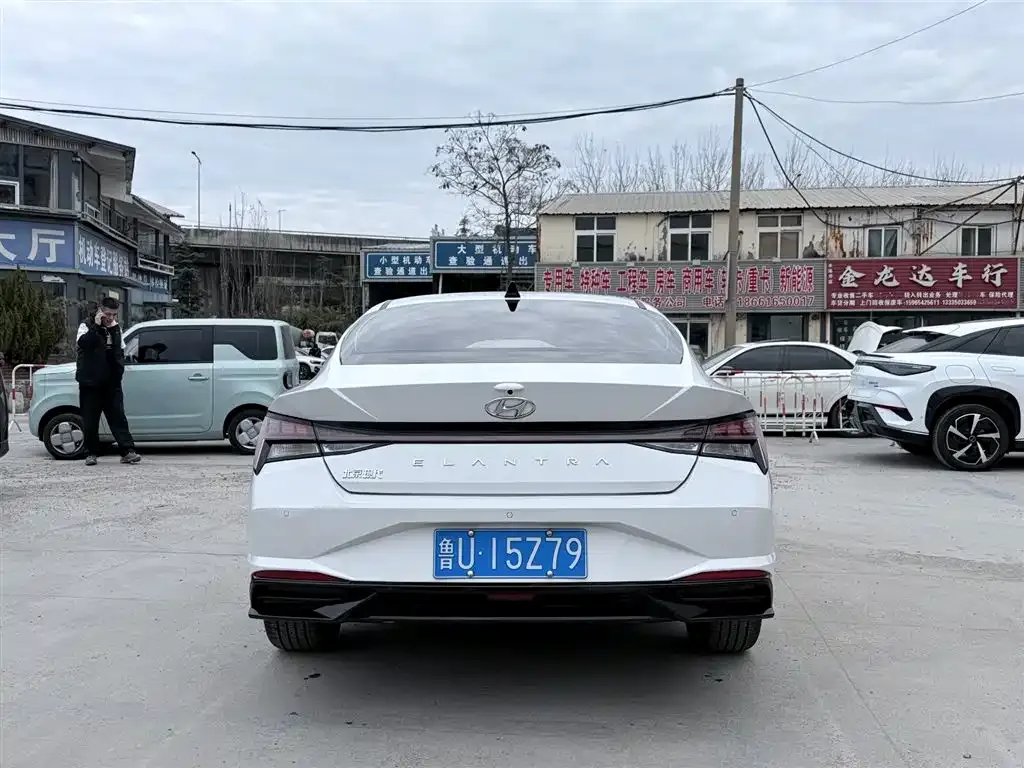 Hyundai Elantra — фото 10