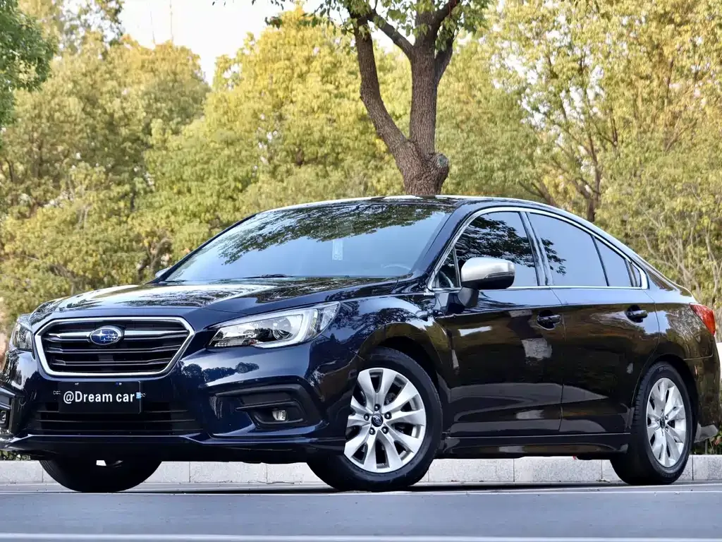 Subaru Legacy — фото 1