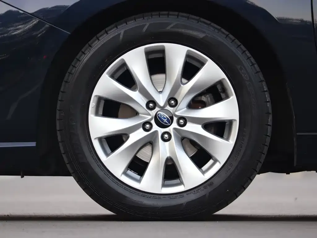 Subaru Legacy — фото 10