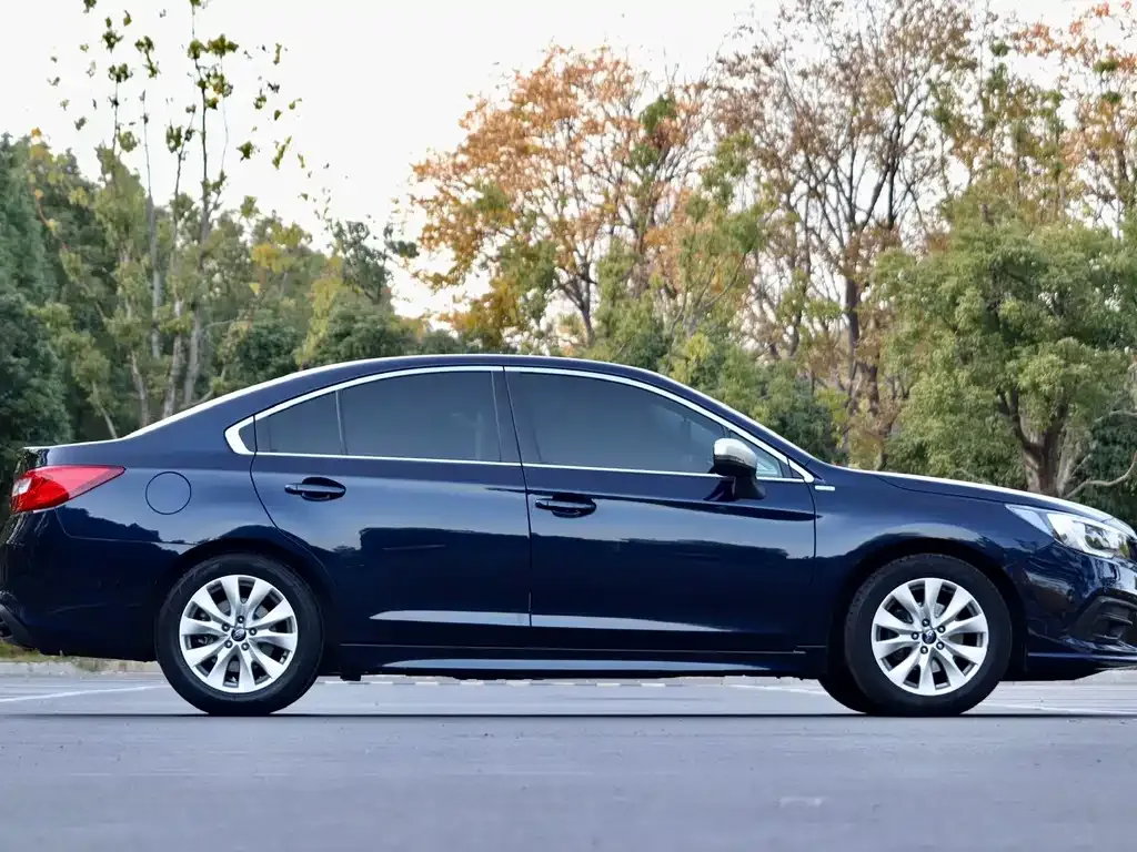 Subaru Legacy — фото 4
