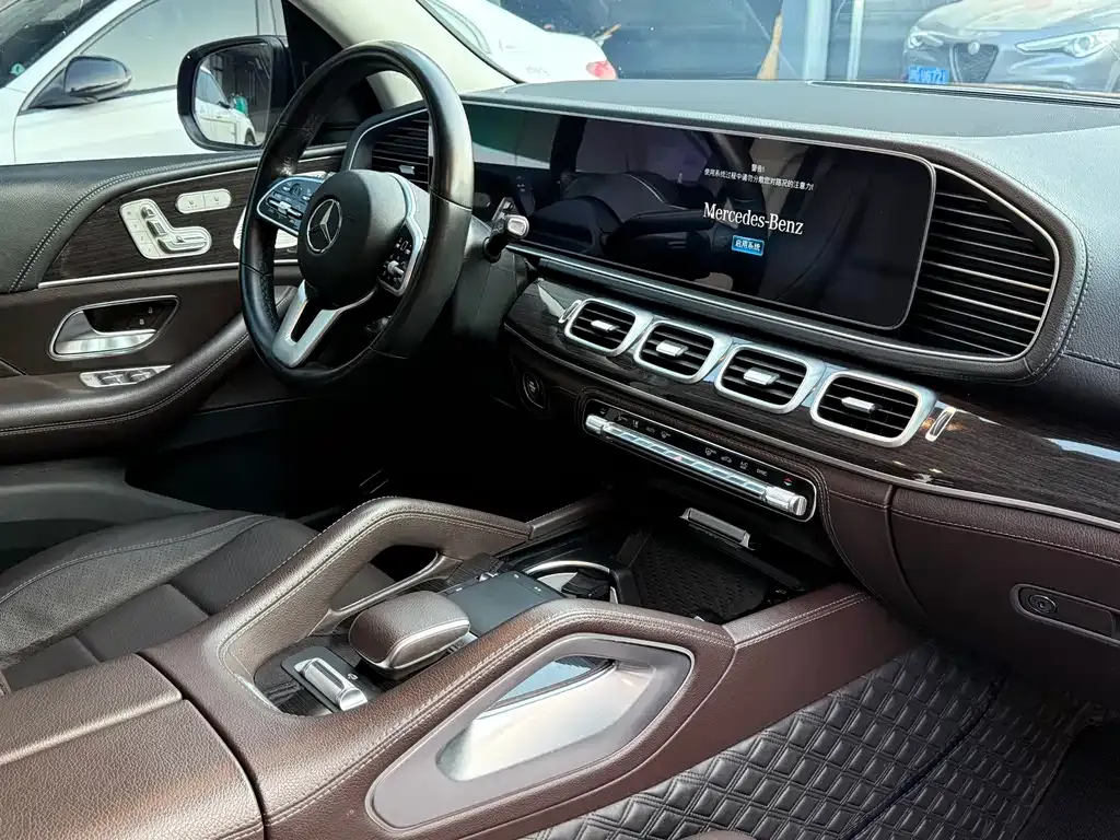 Mercedes-Benz GLS — фото 8