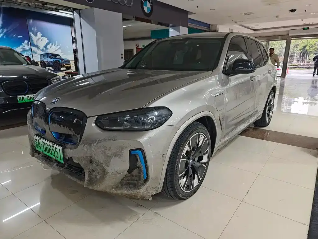 BMW iX3 — фото 1