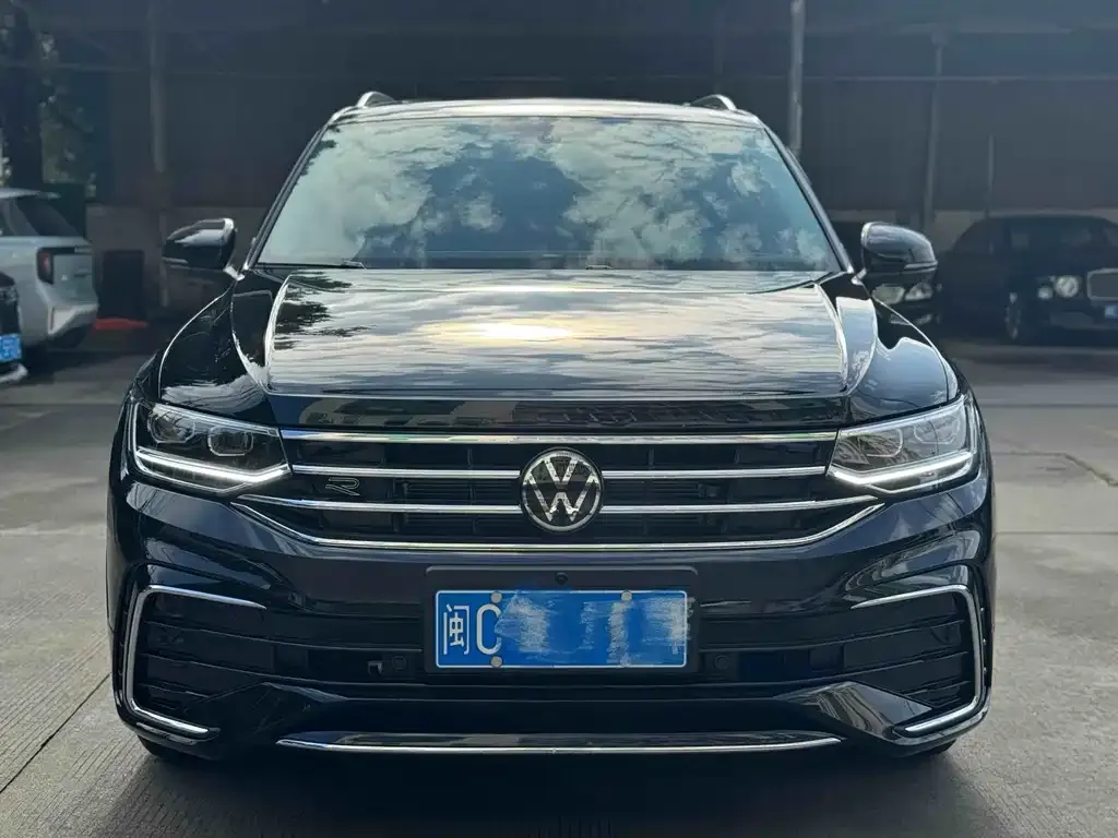 Volkswagen Tiguan L — фото 2