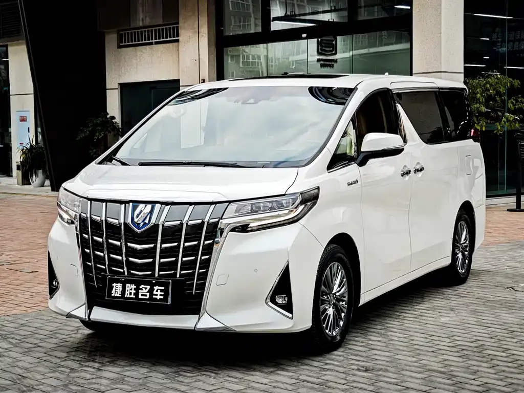 Toyota Alphard — фото 1