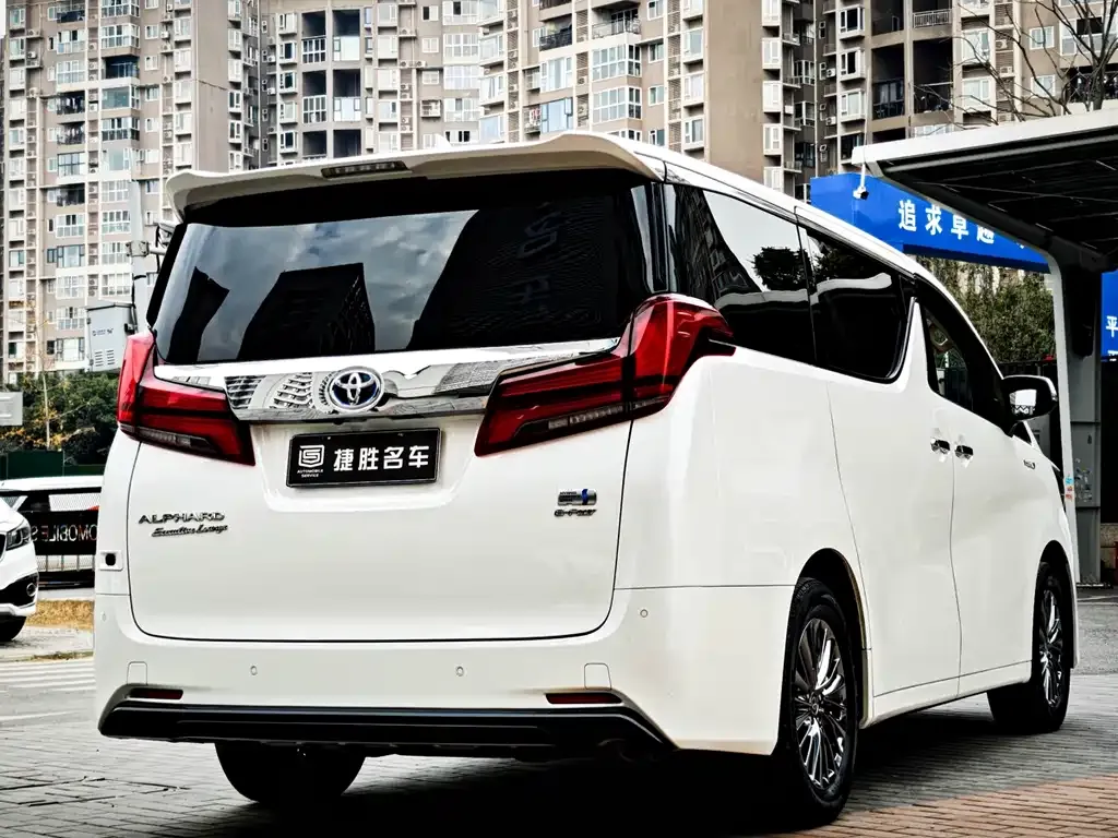 Toyota Alphard — фото 7