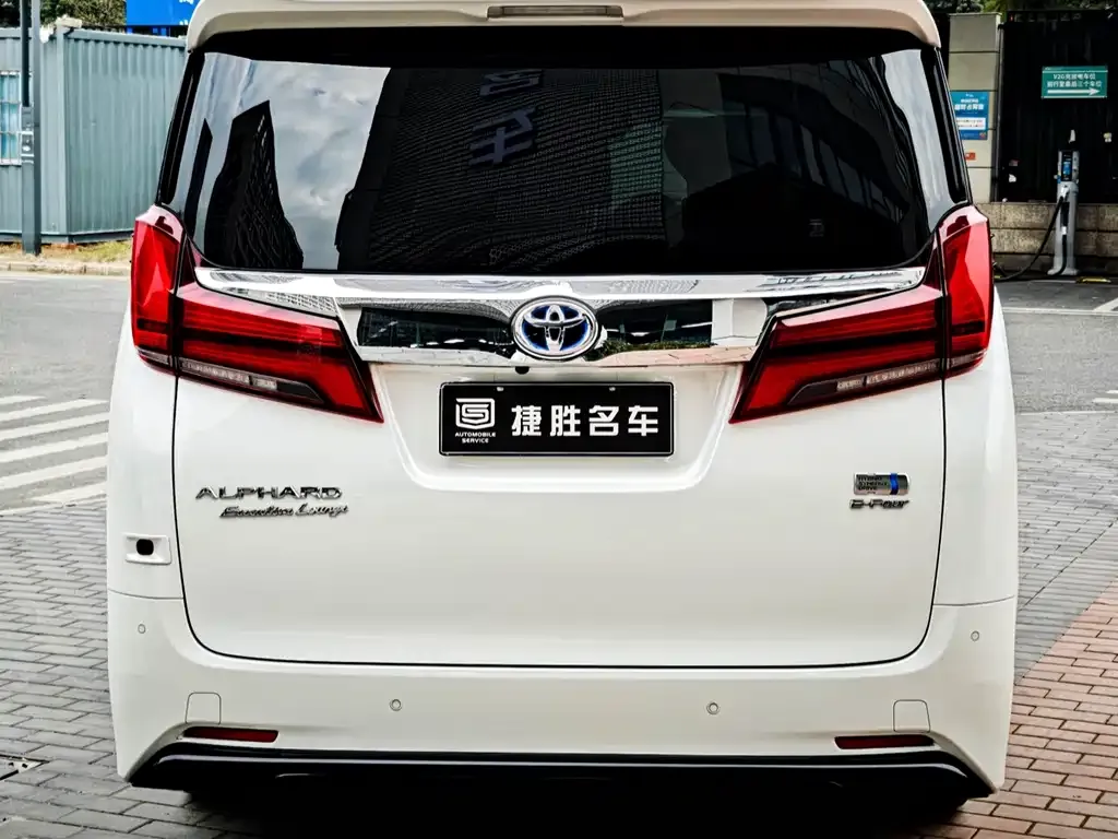 Toyota Alphard — фото 5