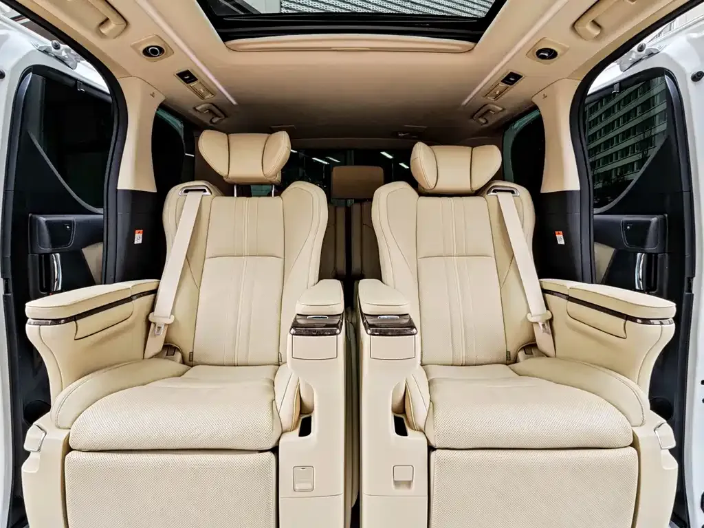 Toyota Alphard — фото 3