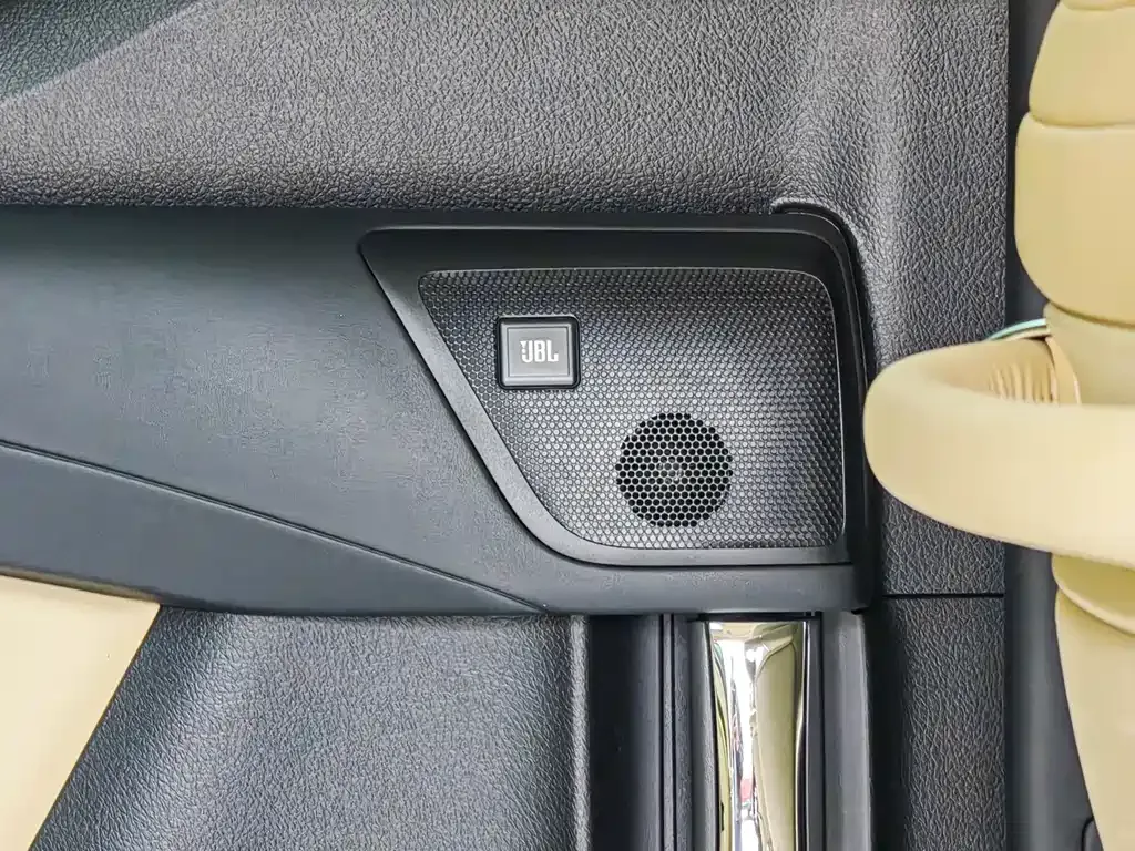 Toyota Alphard — фото 6