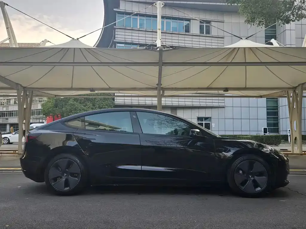 Tesla Model 3 — фото 4