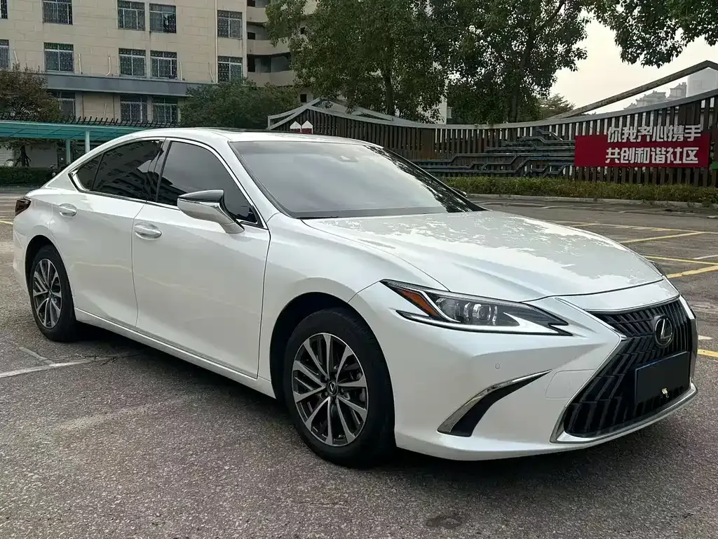 Lexus ES — фото 8