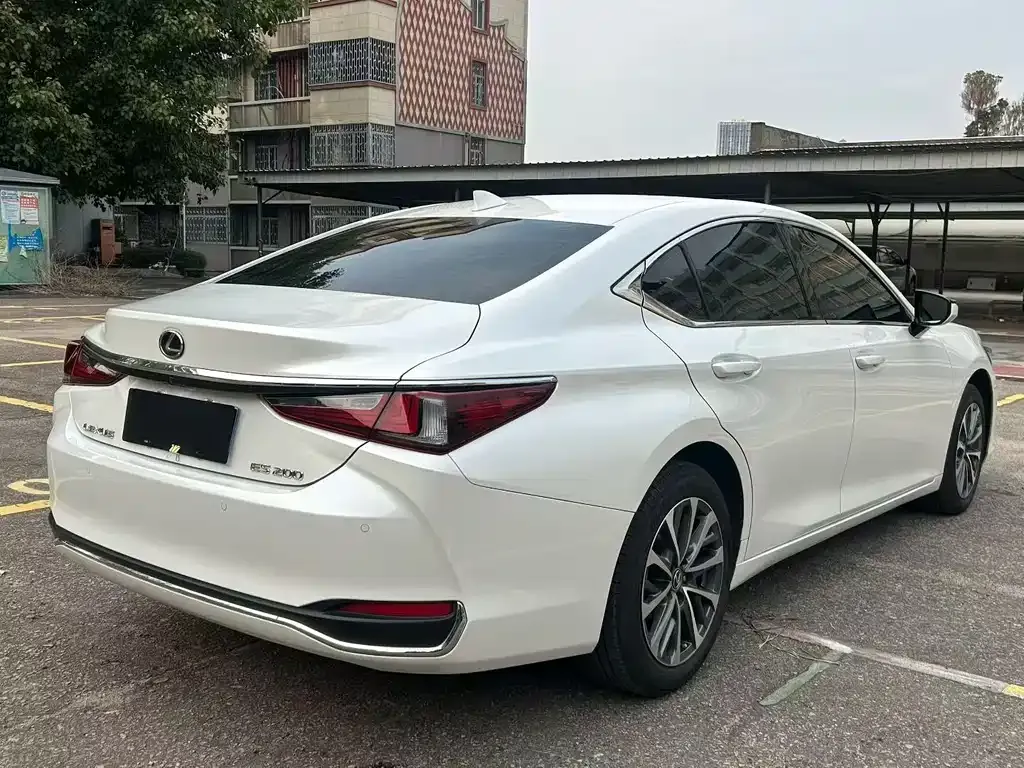 Lexus ES — фото 9