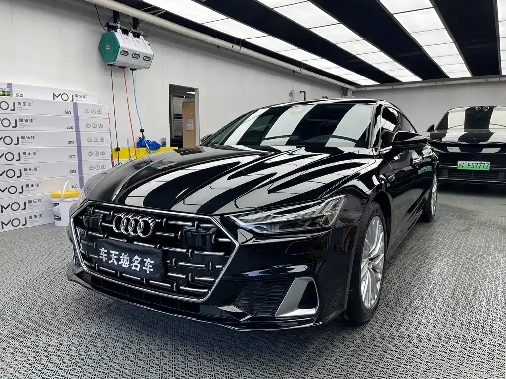 Audi A7L — фото 1