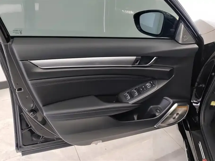 Honda Accord — фото 8