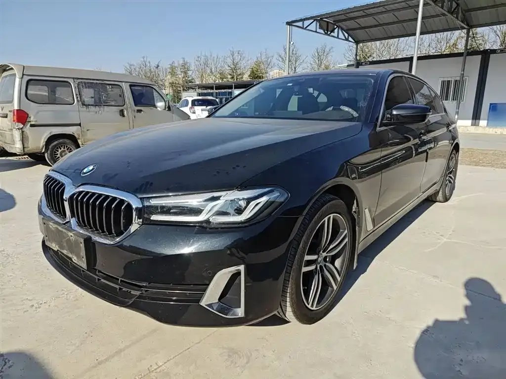 BMW 5 Series — фото 1