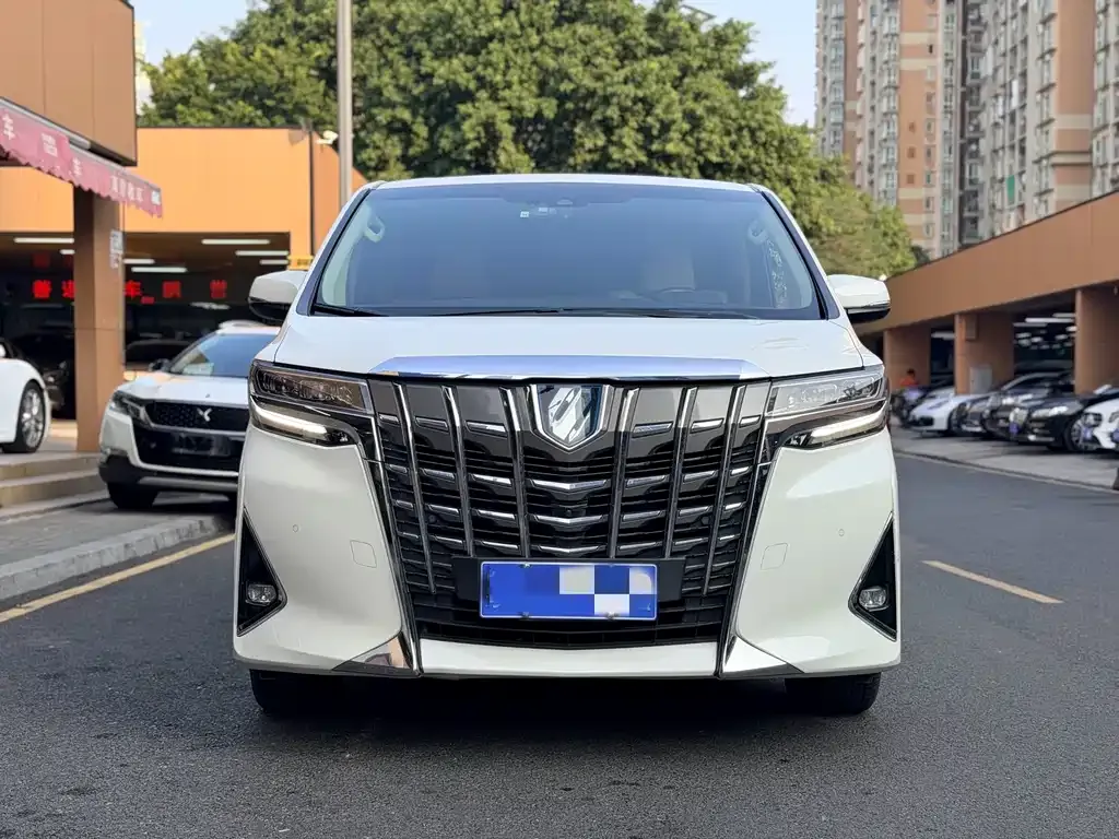 Toyota Alphard — фото 5