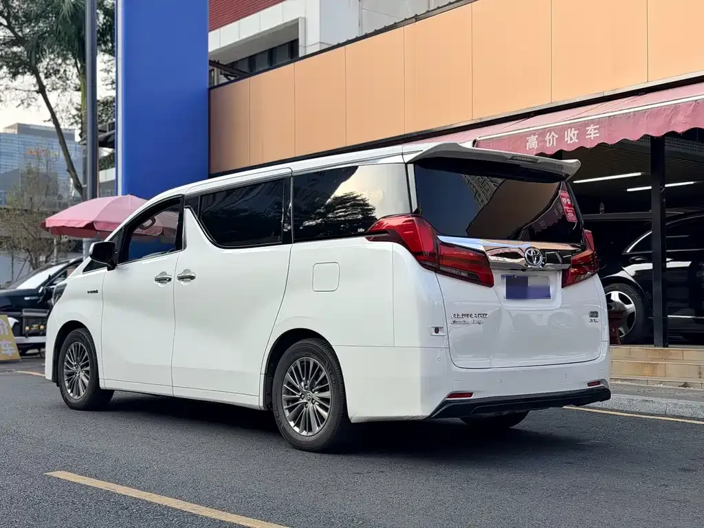 Toyota Alphard — фото 7